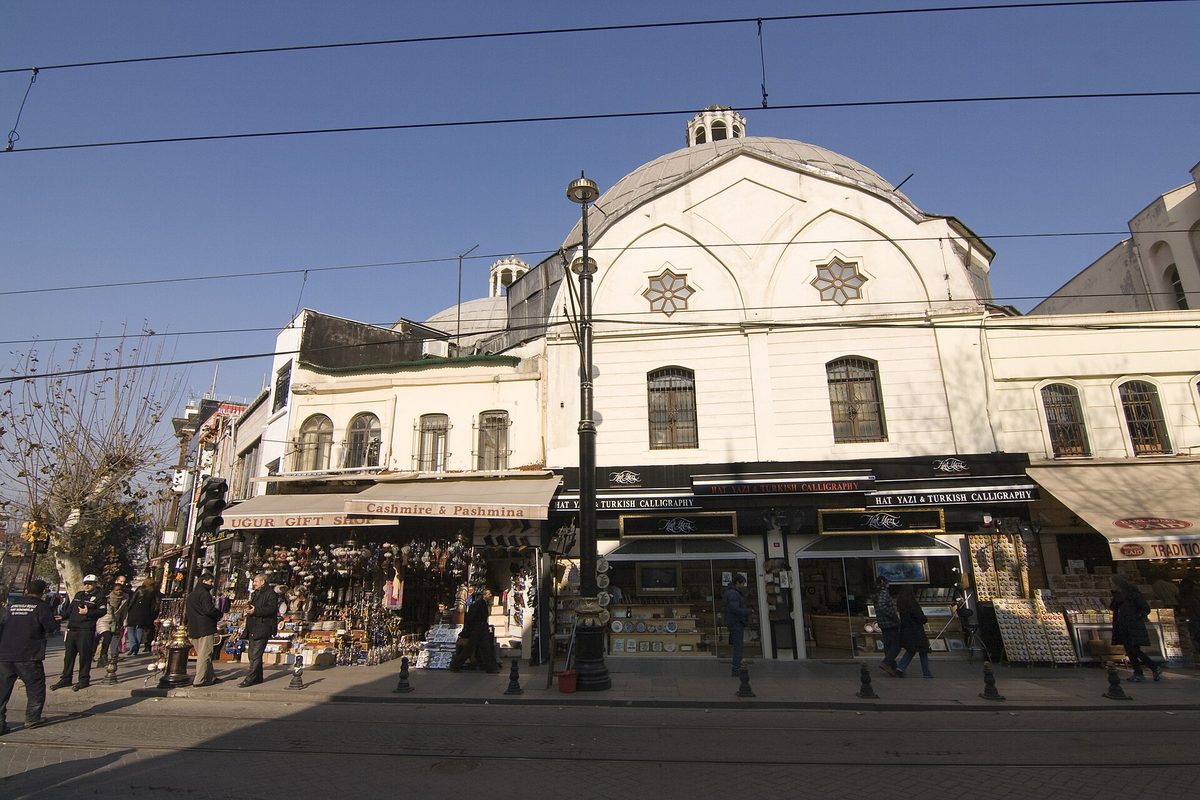 Cemberlitas Hamami, the turkish bath istanbul visitors get best value from, seen from the street