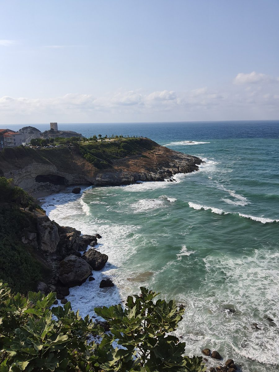 Day trips from Istanbul: the Black Sea coast at Sile with cliffs, surf and a headland fortress